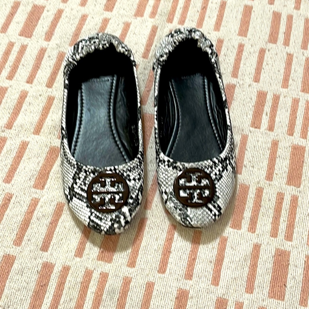 Tory Burch Snake Flats Size 8 black and white - Picture 9 of 14